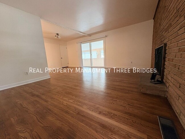 Photo - 90 Canisius Ln