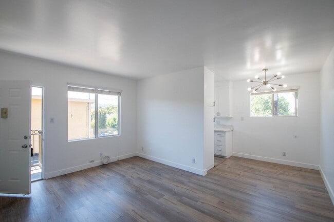 Photo - 4565 Hazeltine Ave Unit 215