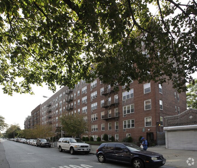 Photo - 400 E 17th St