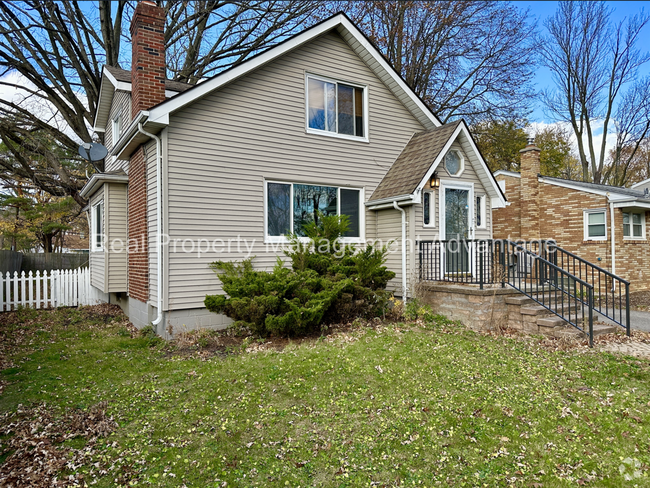 Building Photo - Charming Royal Oak Rental – Modern Comfort...