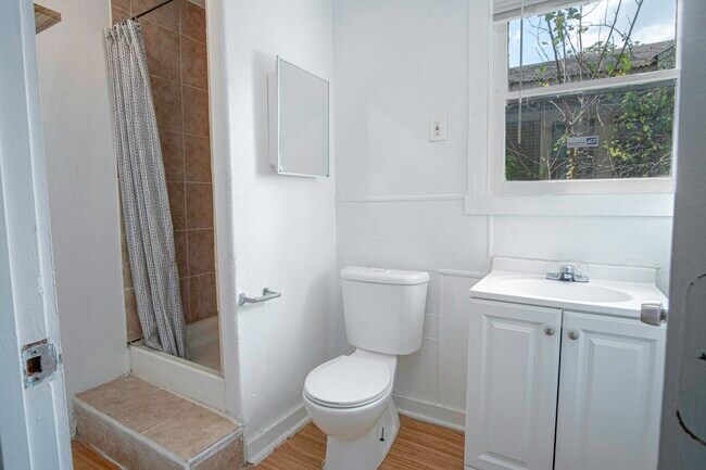 Photo - 342 Vine St Unit B