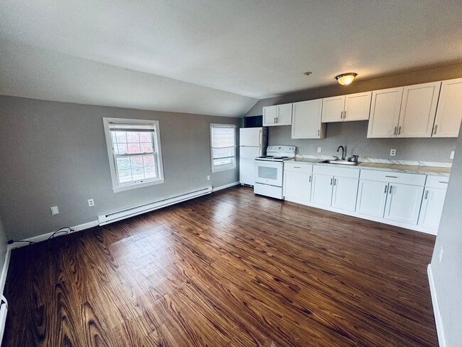 Building Photo - 420 Wellington Ave Unit 3A