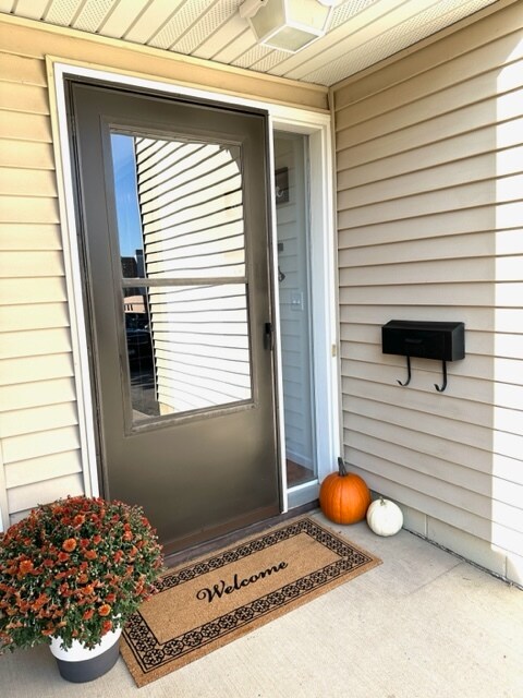 Photo - 334 W 5th St