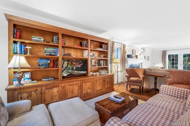 Photo - 45 Quogue St