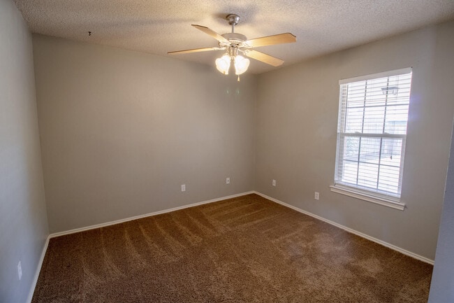 Photo - 1010 Oakridge Ave