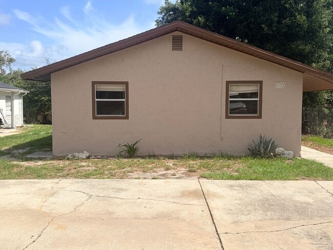 Building Photo - 5743 Elm St Unit ELM ST. # 5743