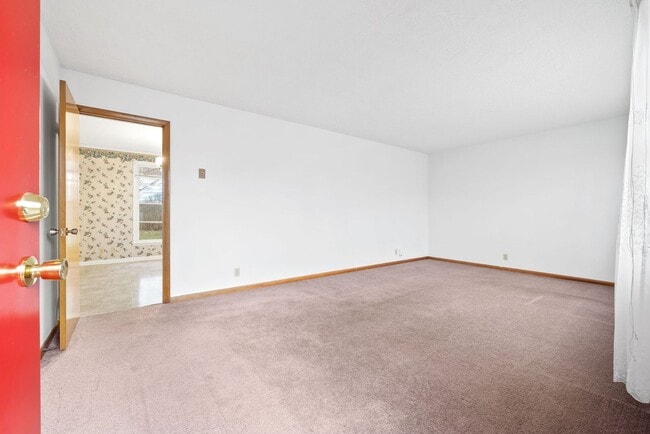 Photo - 3 Bedroom 1 1/2 Bath Home For Rent Near Madison Street!