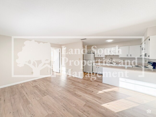 Photo - 817 W Carole St