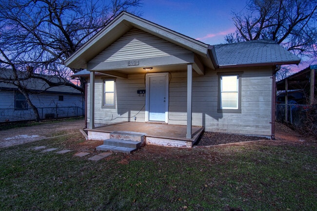 Photo - 809 SE 32nd St Casa