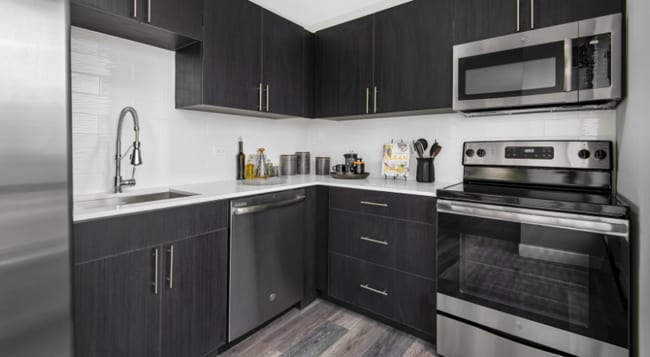 Building Photo - 5 E Delaware Pl