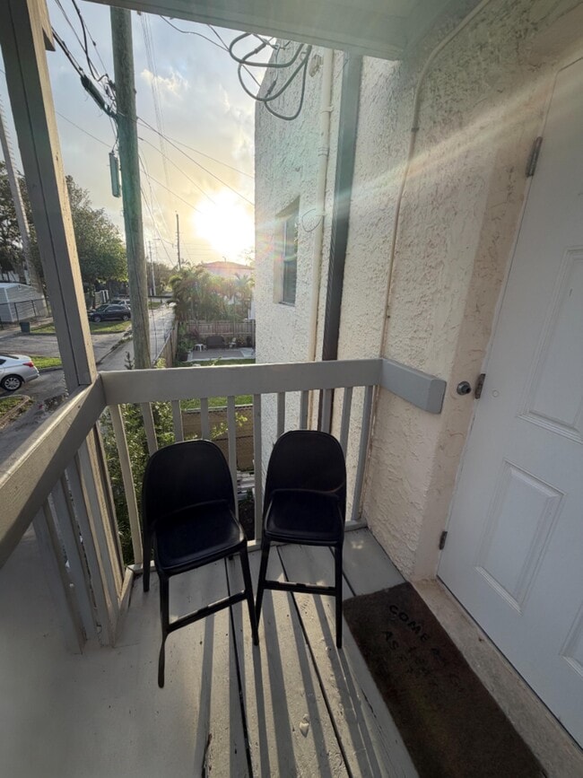 Building Photo - 2160 SW 17th St Unit Apt #2162