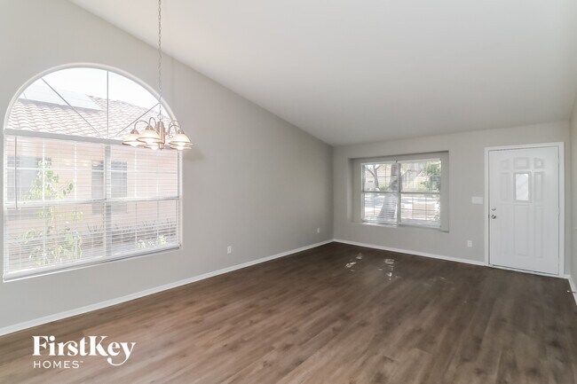 Photo - 1214 E Grovers Ave