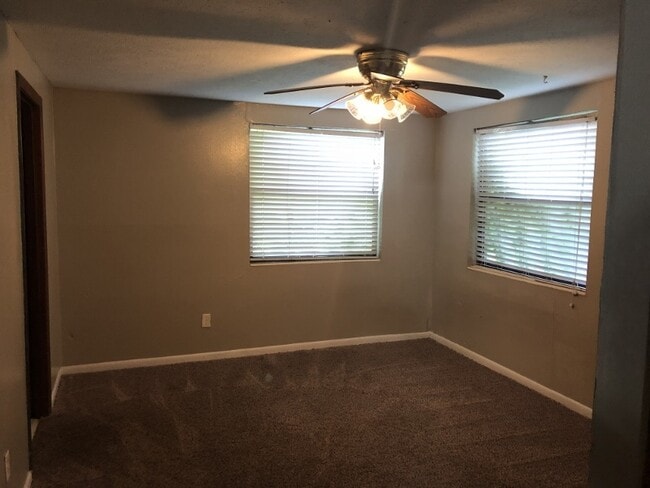 Photo - 821 Edgewood St
