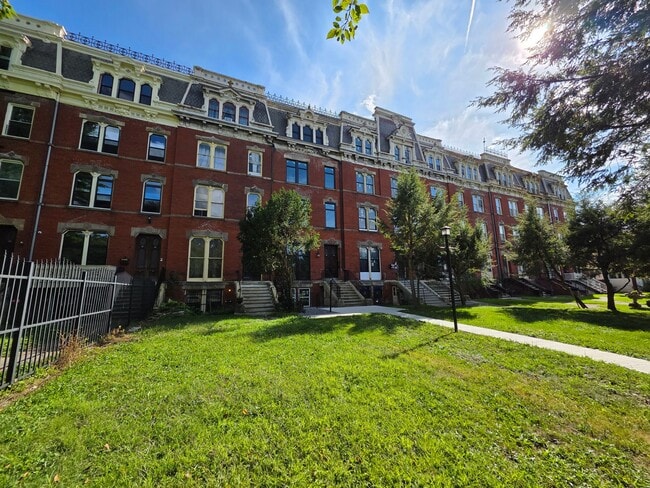 Newly Renovated 3 Bedroom Apartment - Poug... - Newly Renovated 3 Bedroom Apartment - Poug... Unit 1