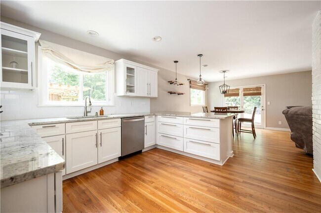 Photo - 3850 Beya Way