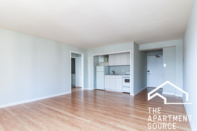 Photo - 445 W Wellington Ave Unit 10E