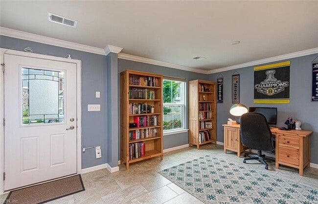 Photo - Gorgeous Tri-Level Condo