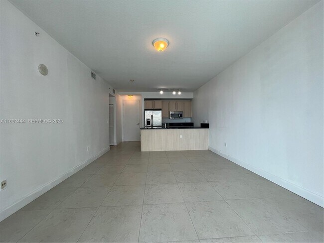 Photo - 79 SW 12th St Unidad 2808