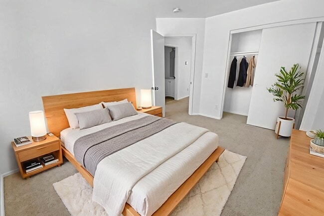 Building Photo - 10928 Vista Ave