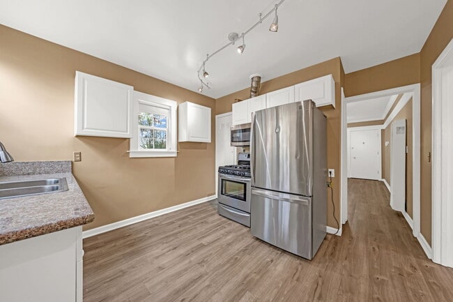 Photo - 3521 Suter St