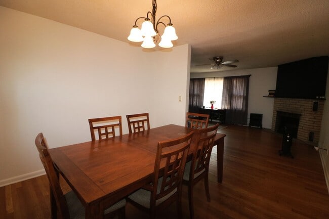 Photo - Amazing 4 bedroom 2 bathroom home located ...