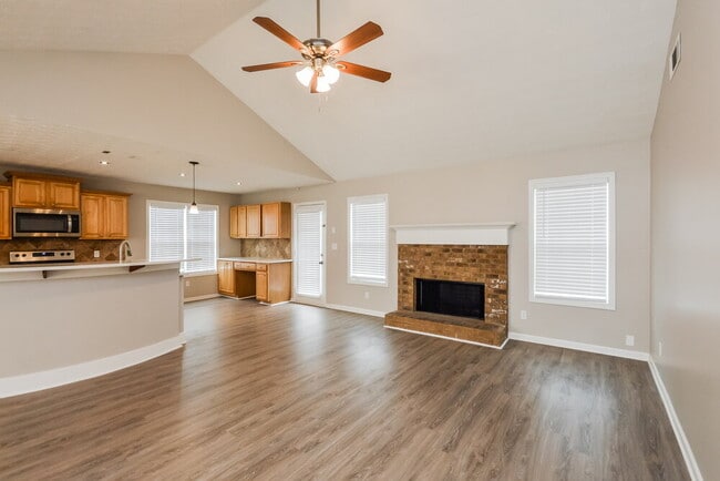 Photo - 195 Trelawney Dr