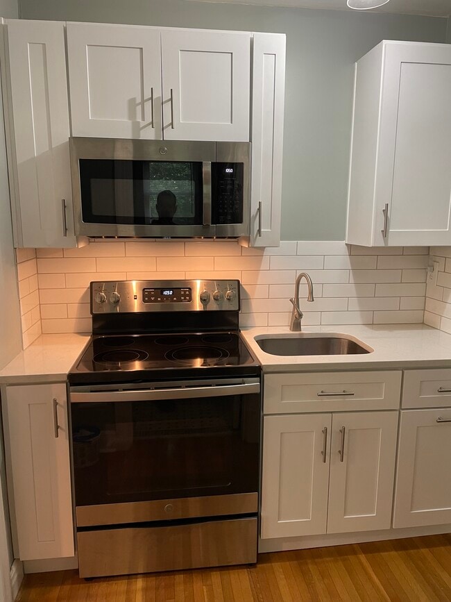 Building Photo - 323 Bowwood Dr Unit B