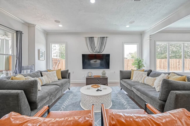 Building Photo - 1352 Dorothy St