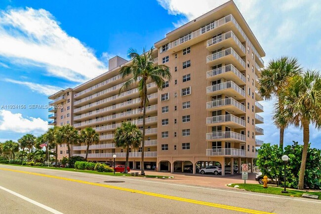 Building Photo - 1050 Hillsboro Mile Unit 706W