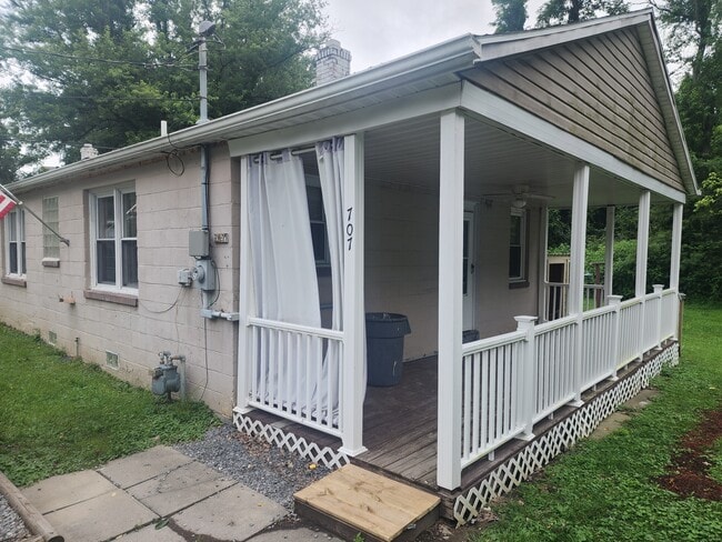 Photo - 707 Topeka Ave House