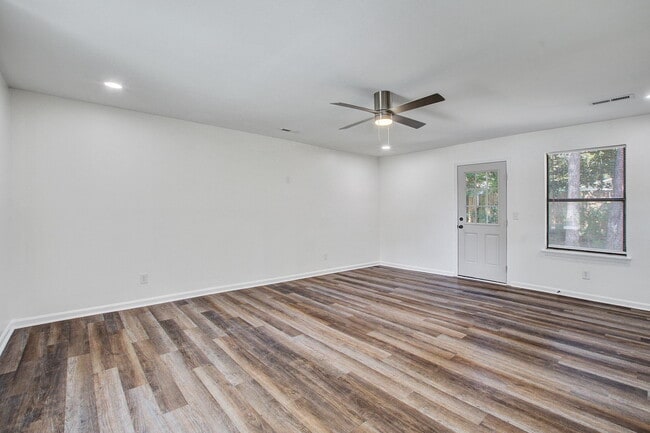 Photo - 114 Langley Dr