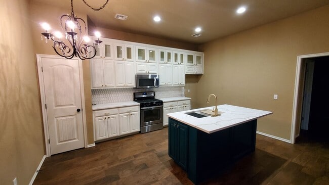 Photo - (3) Bed/(2) Bath in SW Moore Avail Early June!