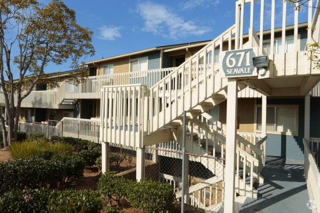 Primary Photo - Sea Vale Bluff Apartments