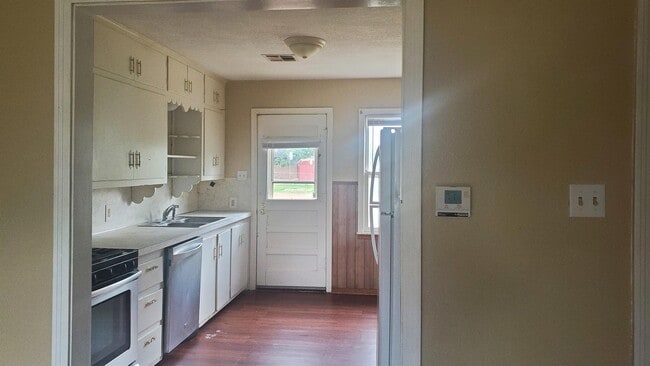 Photo - 315 Tyrone Ave