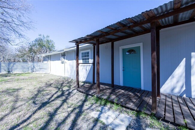 Photo - 2304 Thrasher Ln