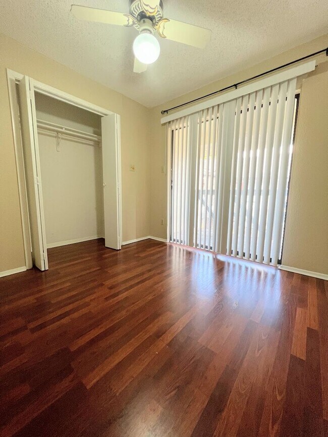 Photo - 806 W 24th St