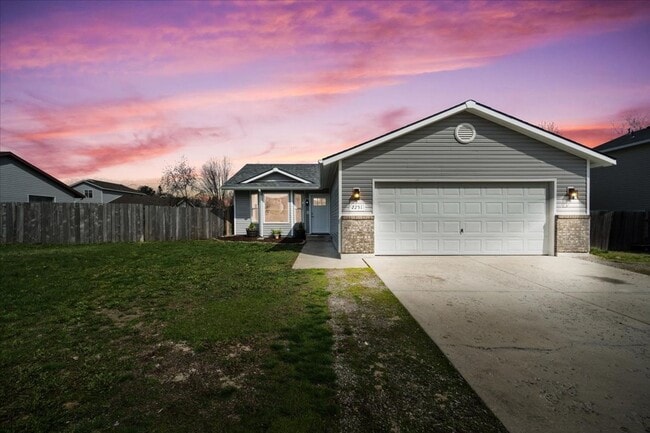 Stunning 3 bdrm 2 bath Hayden Home! - Stunning 3 bdrm 2 bath  Hayden Home!