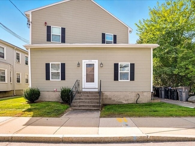 Building Photo - 848 Waverly St Unit 4