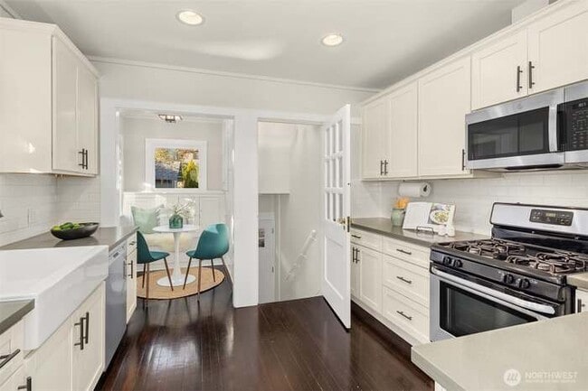 Photo - 716 N 96th St