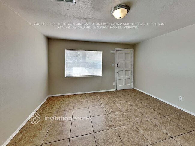 2944 W Solano Dr N