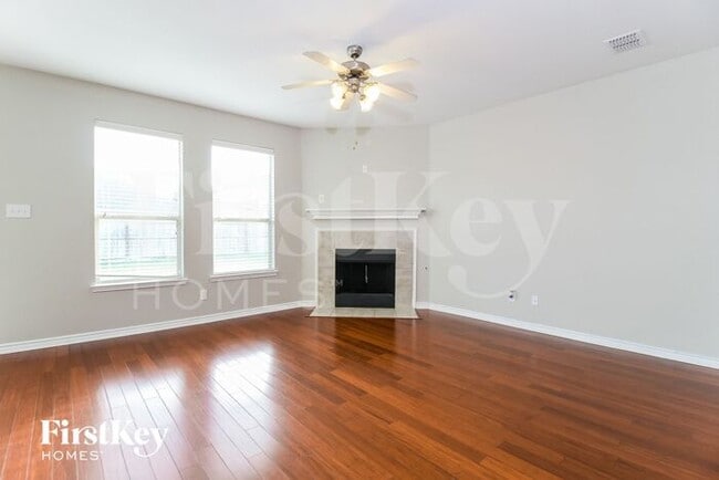 Photo - 204 Clydesdale St