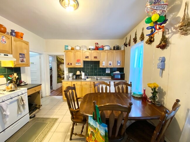 Building Photo - 34 Darling St Unit 2