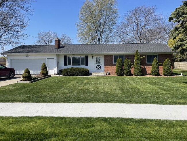 Photo - 4685 Mackinaw Rd House