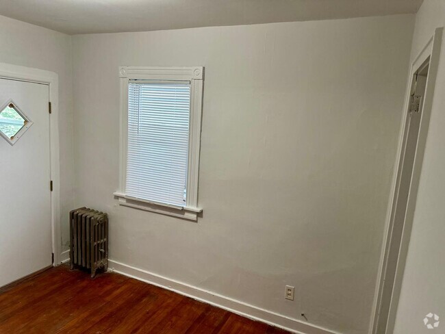 Building Photo - 201 Forest St Unit 2nd Floor Rental