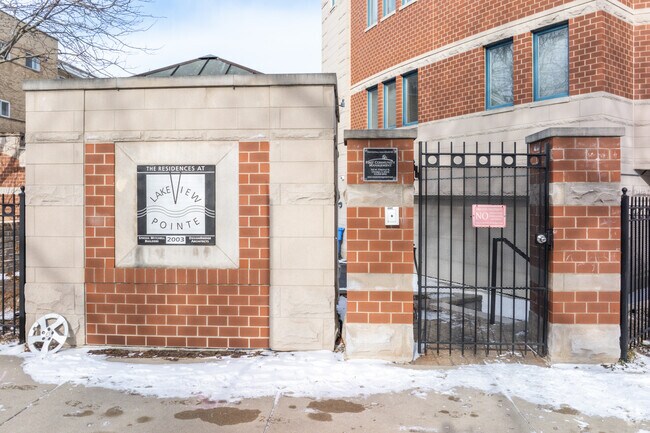 Signage - Lakeview Pointe