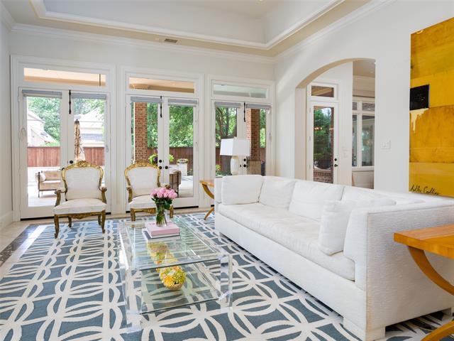 Photo - 6442 Lakehurst Ave