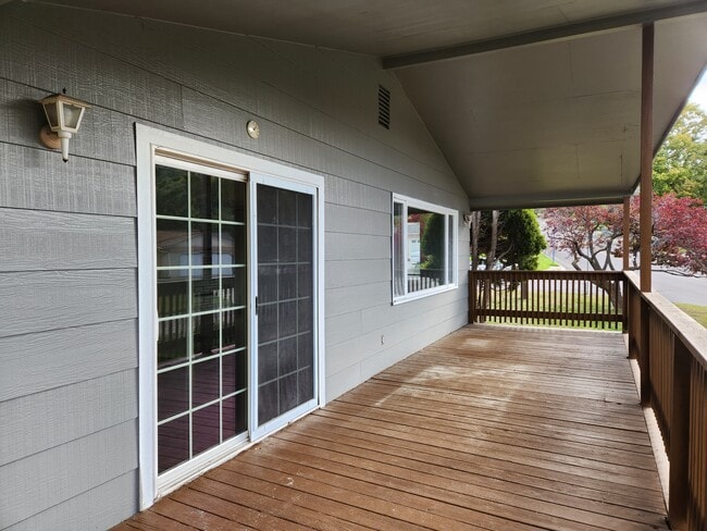 Photo - 651 W Crestline Dr