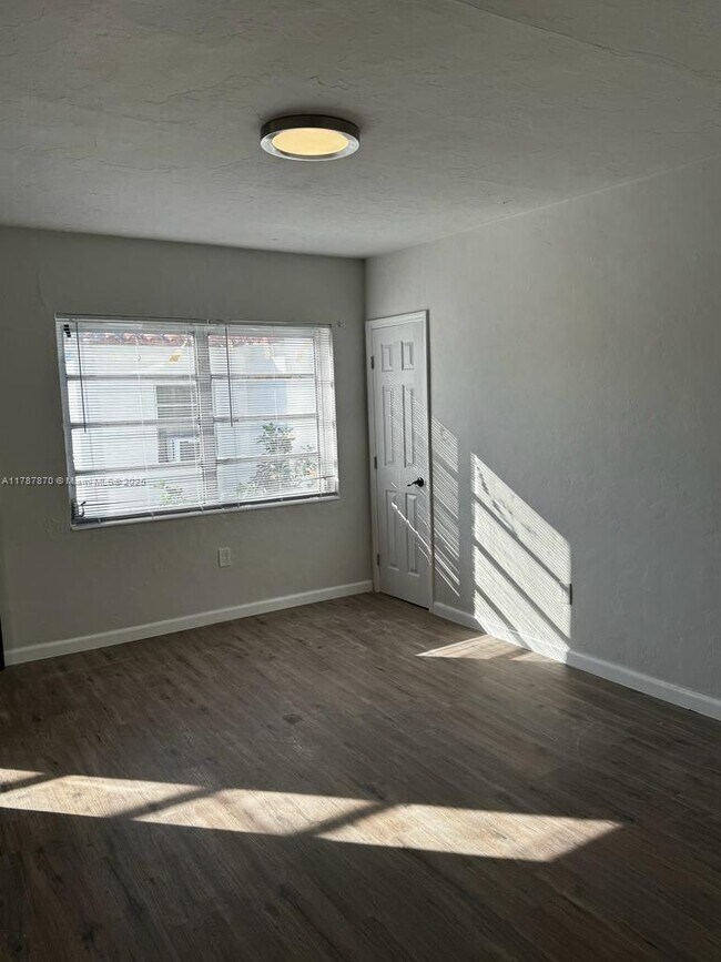 Photo - 541 SW 7th St Unit 1