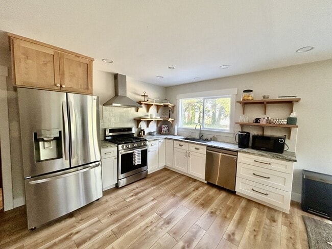 Photo - 7561 Hannegan Rd