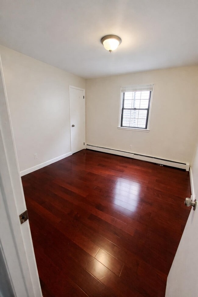 Photo - 177 W 51st St Unidad 2